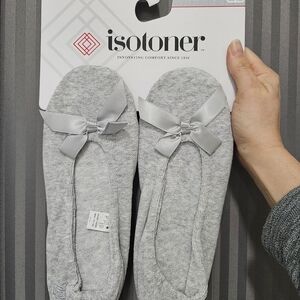 Isotoner Women's Light Gray Terry Slippers Size M, 6.5-7.5 NEW